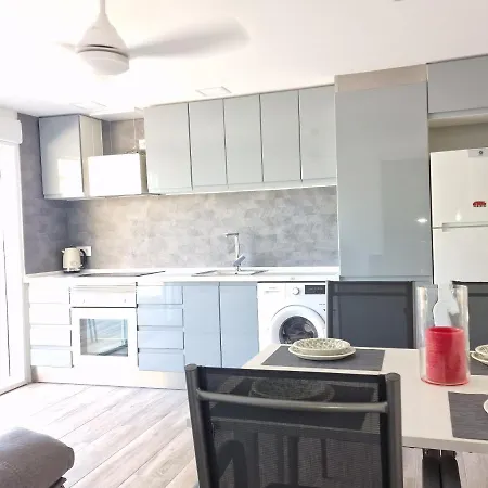 Miyas 2, Primera Linea De Playa Apartment