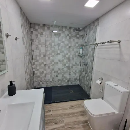 Miyas 2, Primera Linea De Playa Apartment