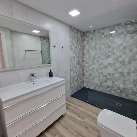 Miyas 2, Primera Linea De Playa Apartment